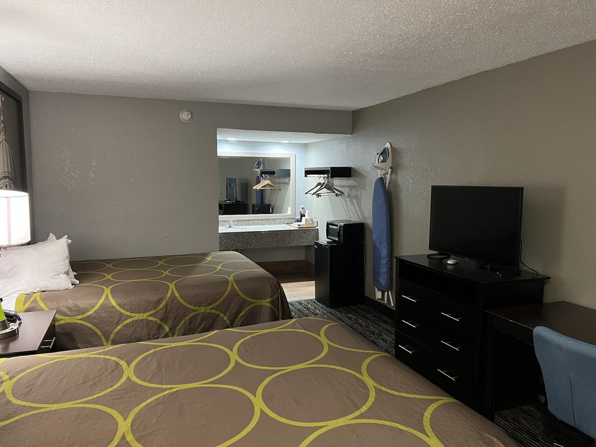 Super 8 By Wyndham Meridian Exterior photo
